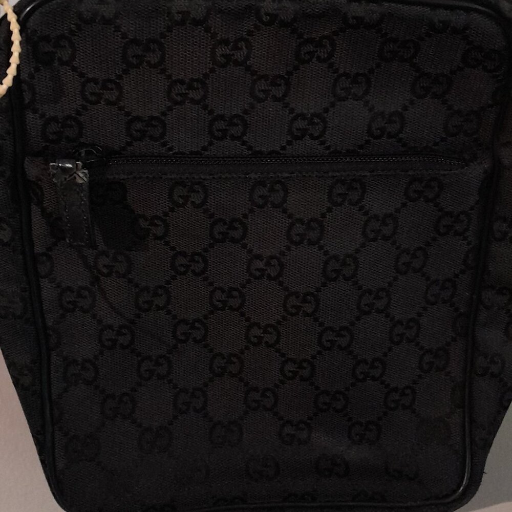 GUCCI MONOGRAM MESSENGER BAG Made in Italy Condition 8/10
